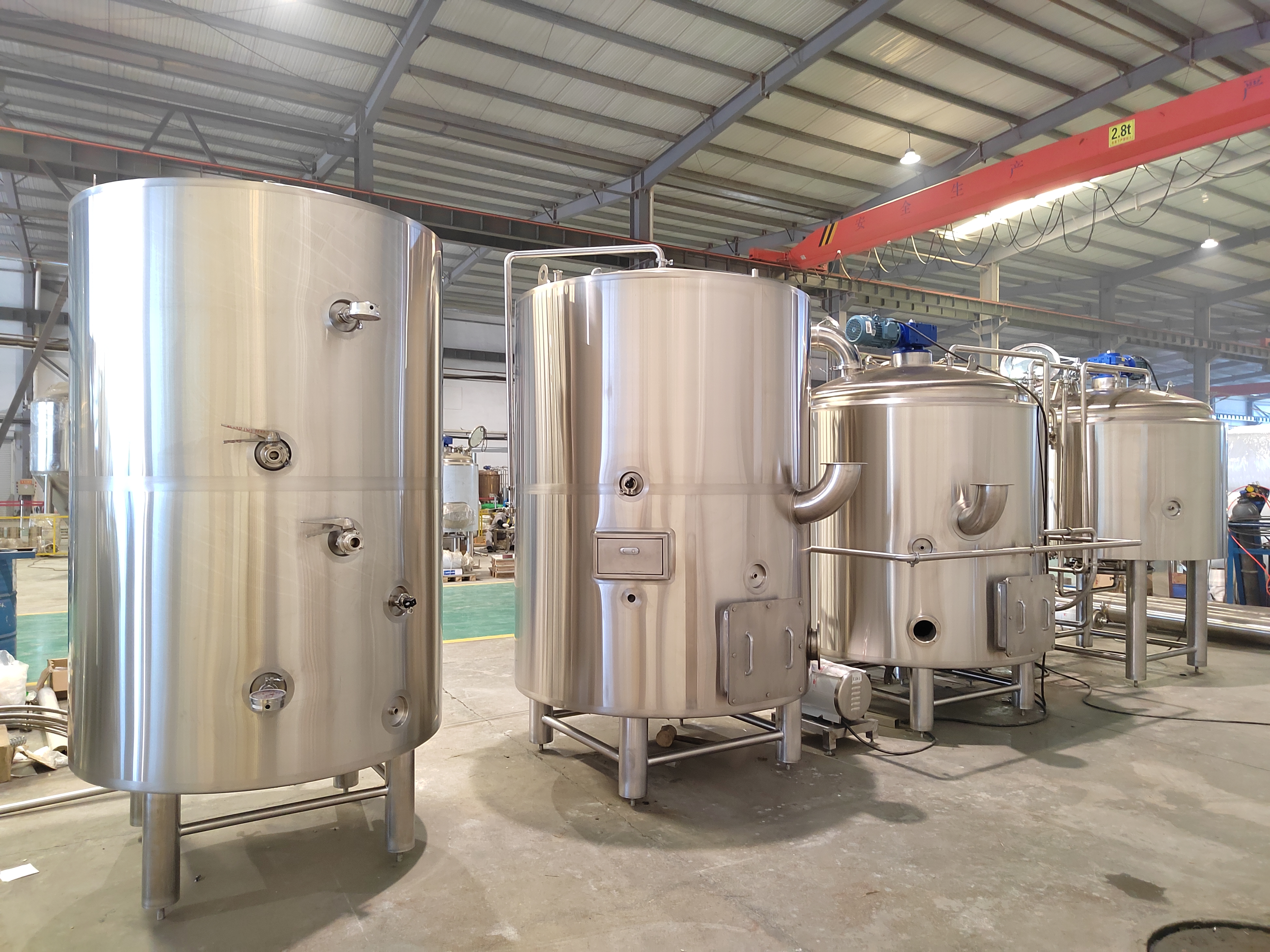 What capacity of brewhouse is direct fire heating more suitable for?
